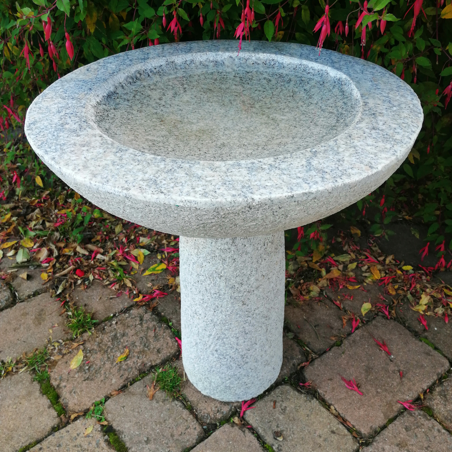 Round Bird Bath Grey Granite