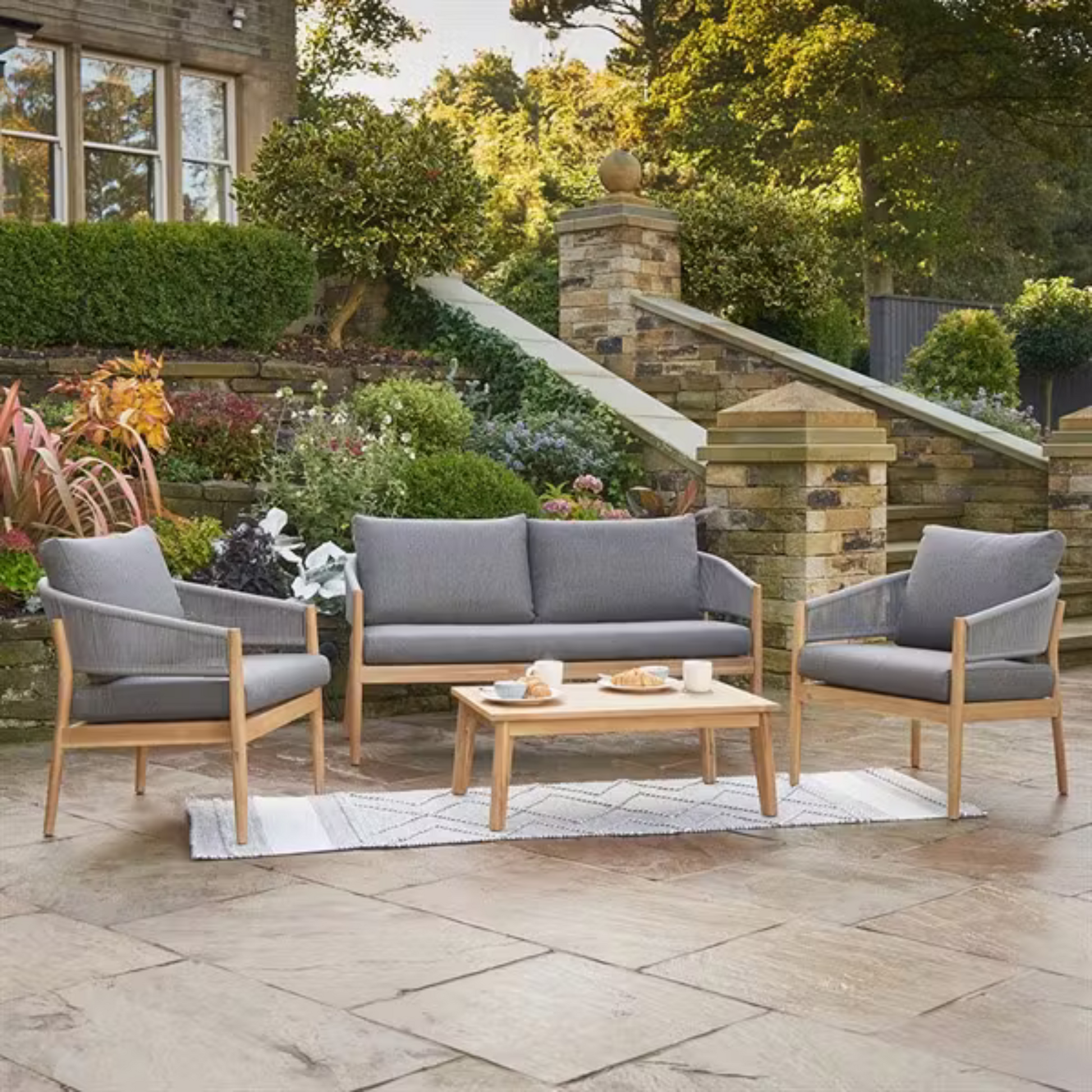 Cherington Lounge Garden Furniture Set