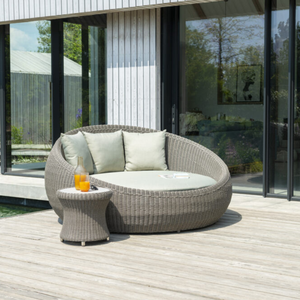 Round Window Daybed Hazelmere Round Daybed – Regal Gardens